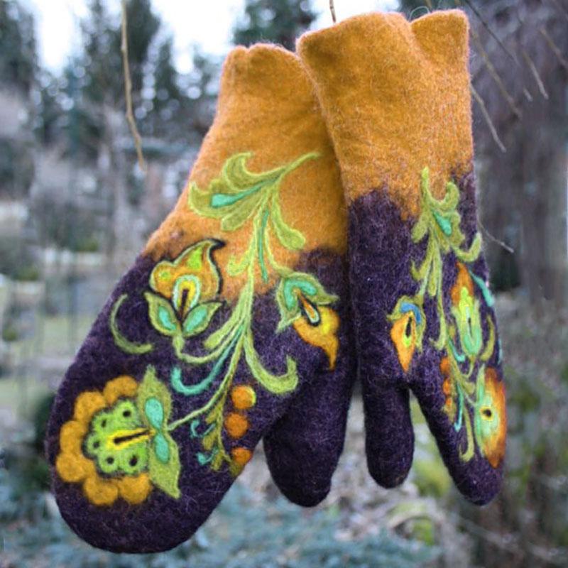 Christmas Flower Embroidery Mittens - Image 5