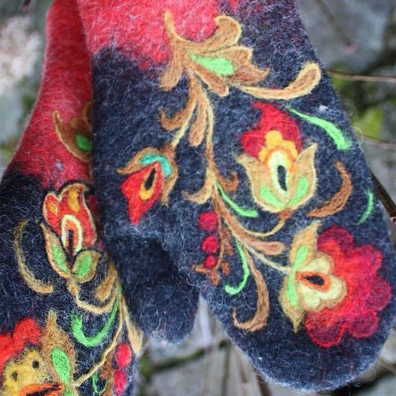 Christmas Flower Embroidery Mittens - Image 3