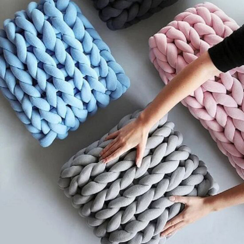 Nivtt Chunky Yarn Blanket - Image 3